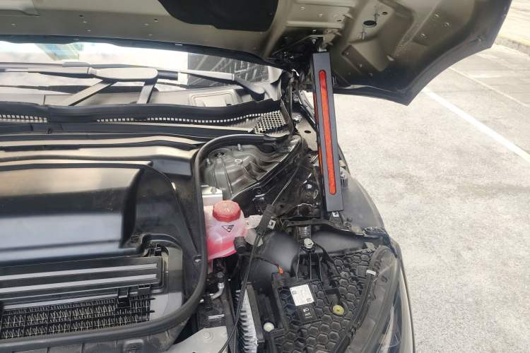 Used Mercedes-Benz EQE 2022 350 First Edition Special Version Engine Bay Left