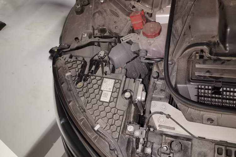 Used Mercedes-Benz EQE 2022 350 Luxury Edition Engine Bay Right