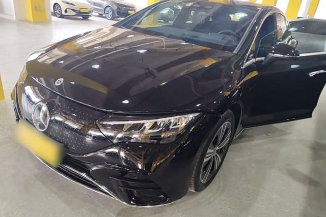 Ojetý Mercedes-Benz EQE 2022 350 Luxury Edition