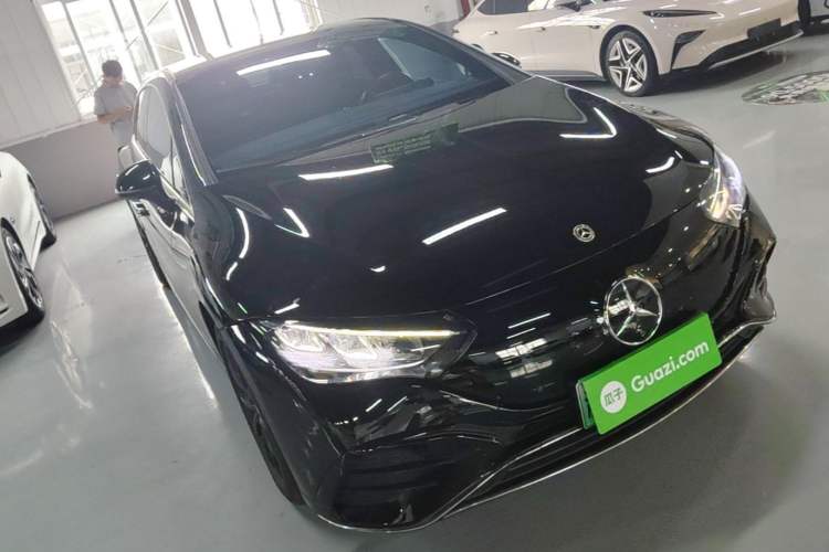 Used Mercedes-Benz EQE 2022 350 Pioneer Edition Front Right 45 Deg