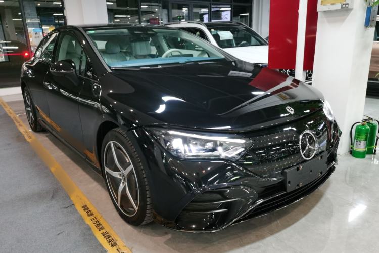 Used Mercedes-Benz EQE 2022 350 Luxury Edition Front Right 45 Deg
