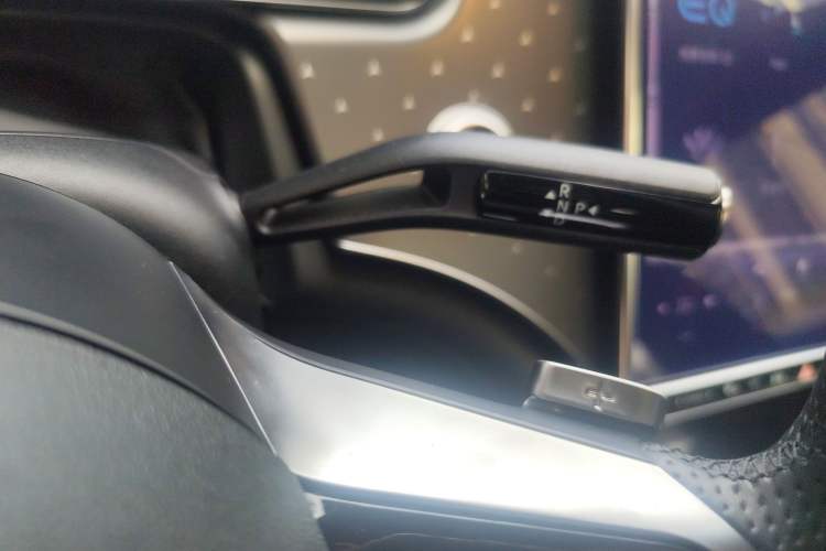 Used Mercedes-Benz EQE 2022 350 First Edition Special Version Gear Lever