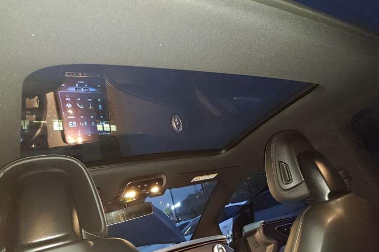 Used Mercedes-Benz EQE 2022 350 First Edition Special Version Headliner