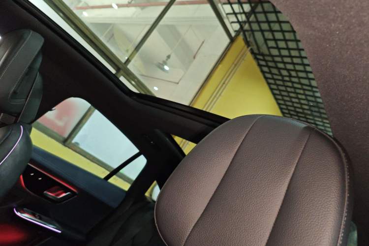 Used Mercedes-Benz EQE 2022 350 First Edition Special Version Headliner