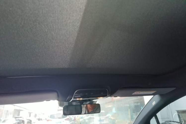 Used Mercedes-Benz EQE 2022 350 Luxury Edition Headliner