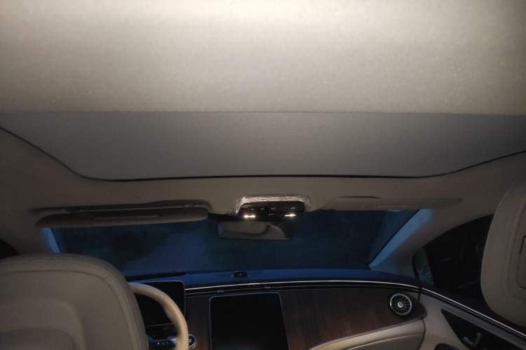 Used Mercedes-Benz EQE 2022 350 Luxury Edition Headliner