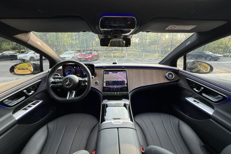 Used Mercedes-Benz EQE 2022 350 Luxury Edition Interior 1