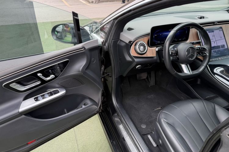 Used Mercedes-Benz EQE 2022 350 Pioneer Edition Interior 1