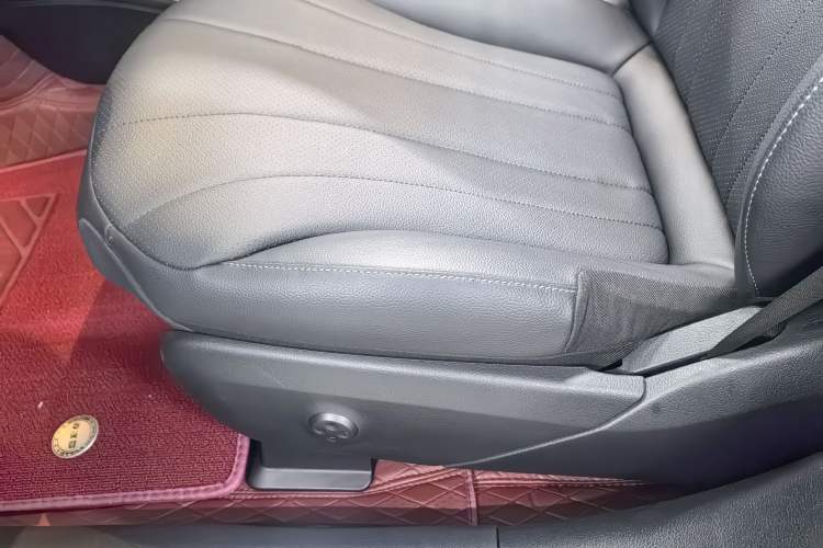 Used Mercedes-Benz EQE 2022 350 Pioneer Edition Interior 12