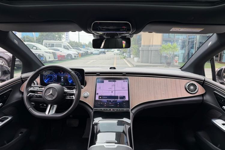 Used Mercedes-Benz EQE 2022 350 Pioneer Edition Interior 3