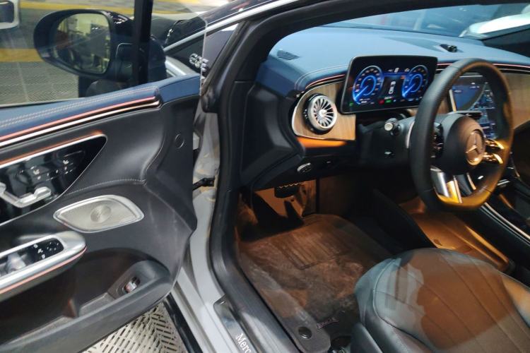 Used Mercedes-Benz EQE 2022 350 Pioneer Edition Interior 3