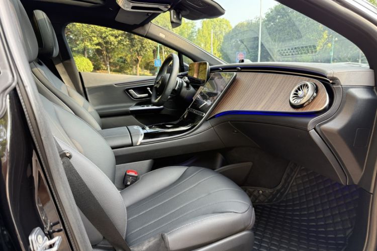 Used Mercedes-Benz EQE 2022 350 Luxury Edition Interior 8