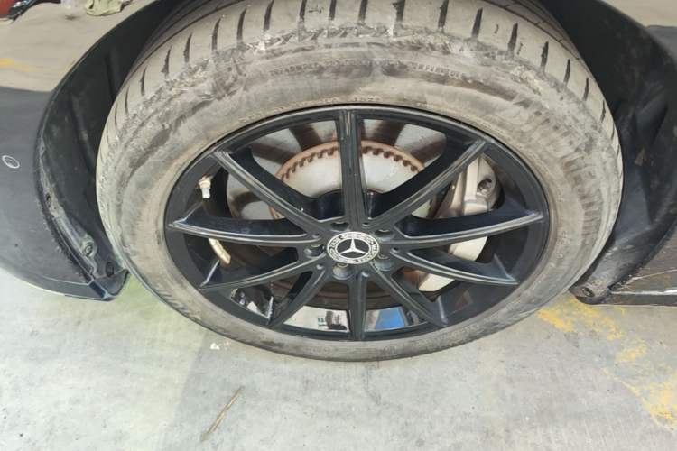 Used Mercedes-Benz EQE 2022 350 Luxury Edition Left Front Wheel Hub