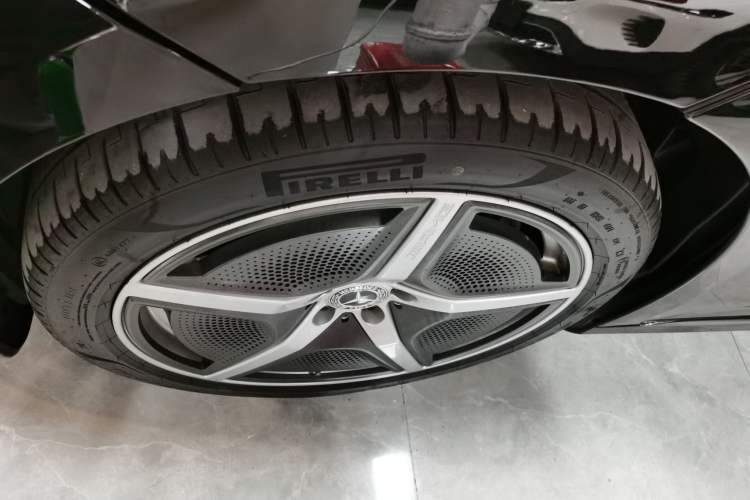 Used Mercedes-Benz EQE 2022 350 Luxury Edition Left Front Wheel Hub