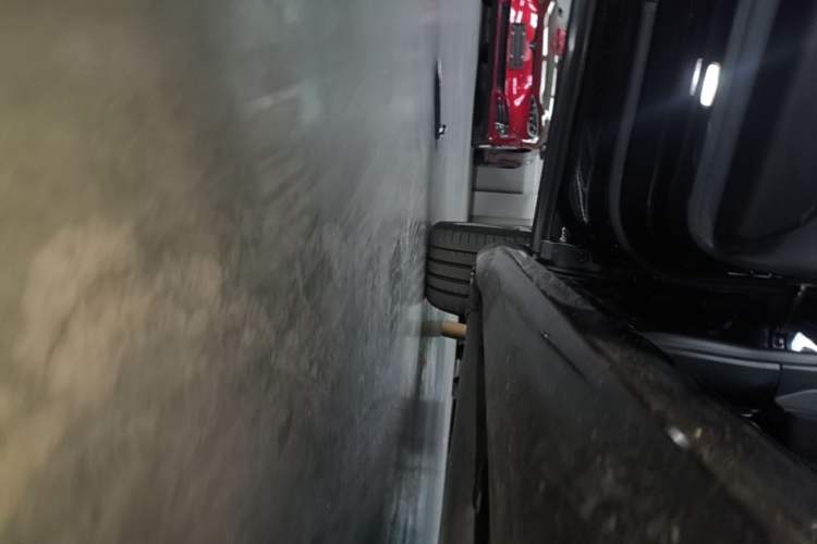 Used Mercedes-Benz EQE 2022 350 First Edition Special Version Left Side Sill
