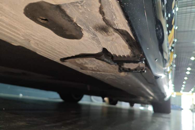 Used Mercedes-Benz EQE 2022 350 First Edition Special Version Left Side Sill