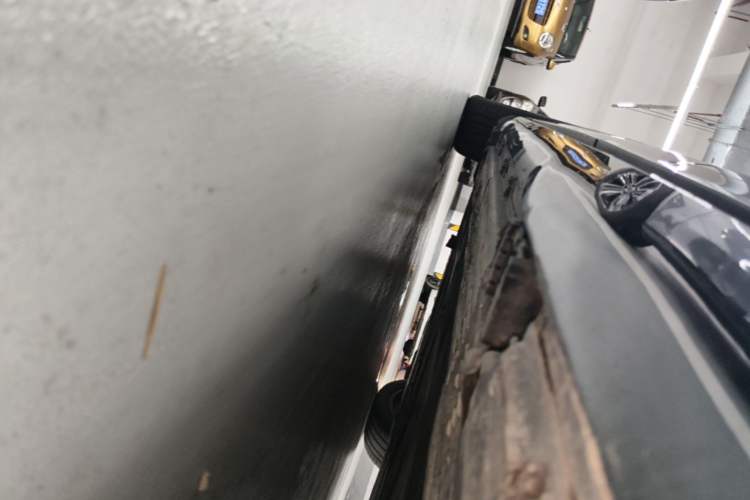 Used Mercedes-Benz EQE 2022 350 Luxury Edition Left Side Sill