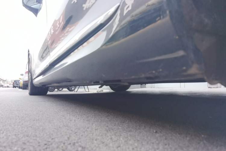 Used Mercedes-Benz EQE 2022 350 Luxury Edition Left Side Sill