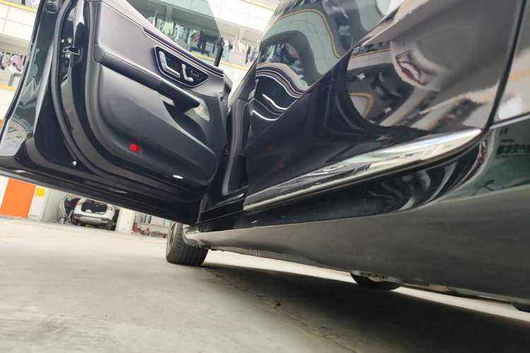 Used Mercedes-Benz EQE 2022 350 Luxury Edition Left Side Sill