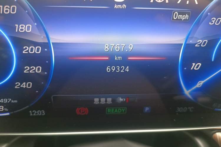 Used Mercedes-Benz EQE 2022 350 Luxury Edition Odometer Close Up