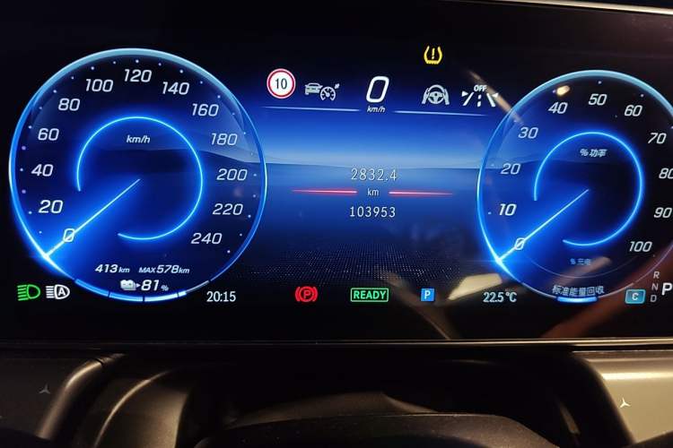 Used Mercedes-Benz EQE 2022 350 First Edition Special Version Odometer Close Up