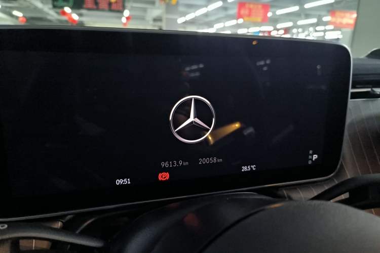 Used Mercedes-Benz EQE 2022 350 Pioneer Edition Odometer Close Up
