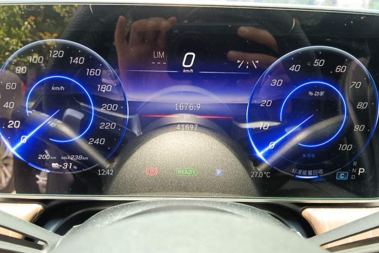 Used Mercedes-Benz EQE 2022 350 Pioneer Edition Odometer Close Up