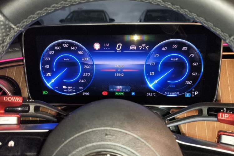 Used Mercedes-Benz EQE 2022 350 Luxury Edition Odometer Close Up