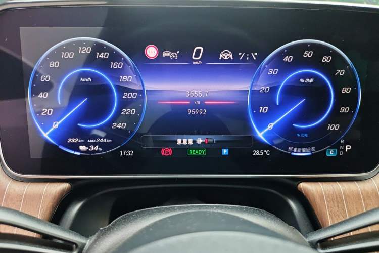 Used Mercedes-Benz EQE 2022 350 Luxury Edition Odometer Close Up