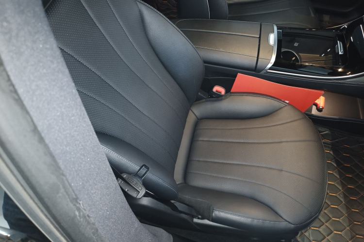 Used Mercedes-Benz EQE 2022 350 Pioneer Edition Right Front Seat