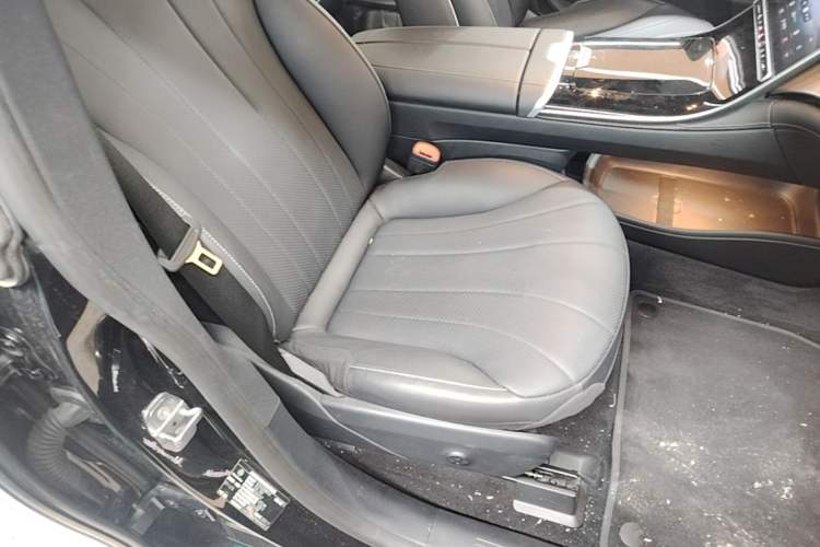 Used Mercedes-Benz EQE 2022 350 Luxury Edition Right Front Seat
