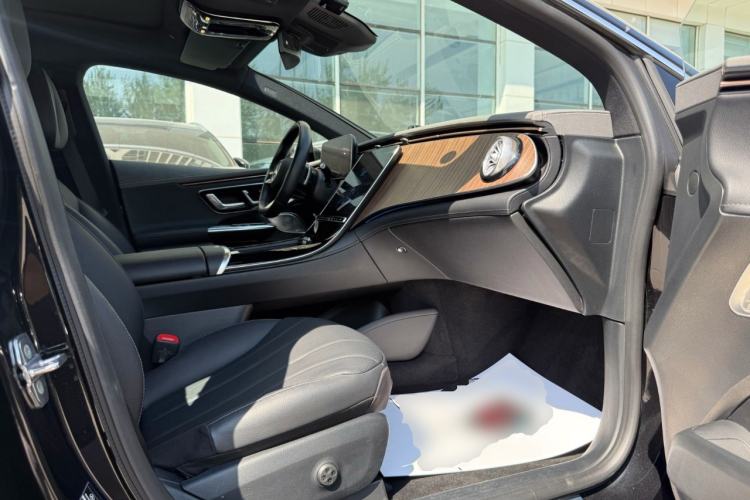 Used Mercedes-Benz EQE 2022 350 Luxury Edition Right Front Seat