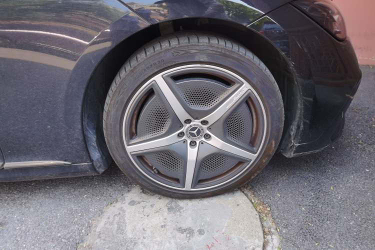 Used Mercedes-Benz EQE 2022 350 First Edition Special Version Right Front Wheel Hub