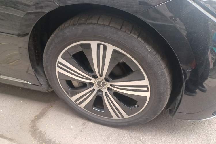 Used Mercedes-Benz EQE 2022 350 Luxury Edition Right Front Wheel Hub