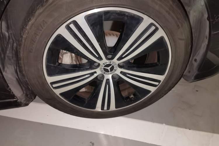 Used Mercedes-Benz EQE 2022 350 Luxury Edition Right Front Wheel Hub