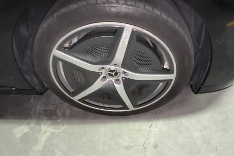 Used Mercedes-Benz EQE 2022 350 First Edition Special Version Right Front Wheel Hub