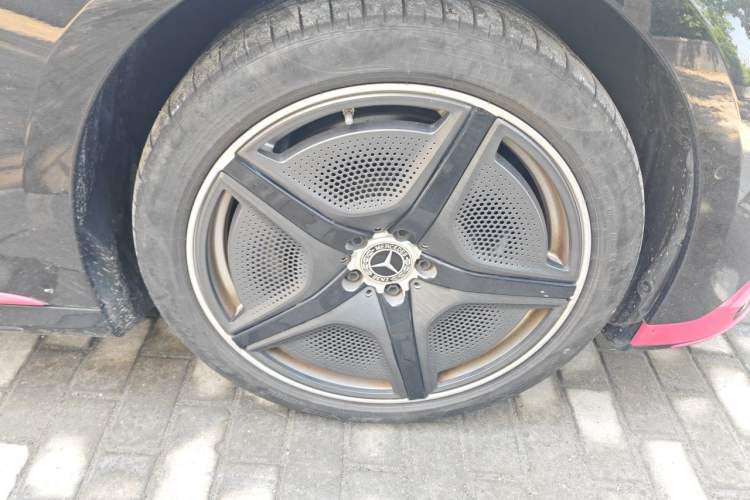 Used Mercedes-Benz EQE 2022 350 First Edition Special Version Right Front Wheel Hub