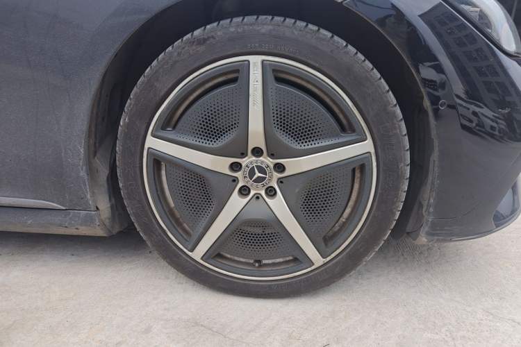 Used Mercedes-Benz EQE 2022 350 First Edition Special Version Right Front Wheel Hub