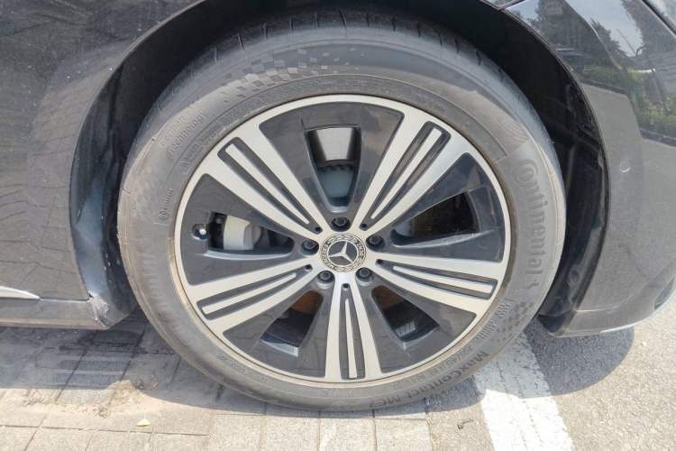 Used Mercedes-Benz EQE 2022 350 Luxury Edition Right Front Wheel Hub