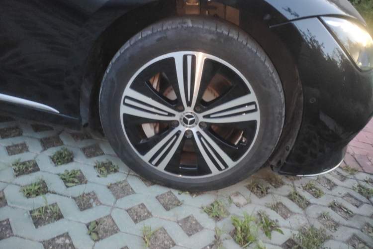 Used Mercedes-Benz EQE 2022 350 Luxury Edition Right Front Wheel Hub