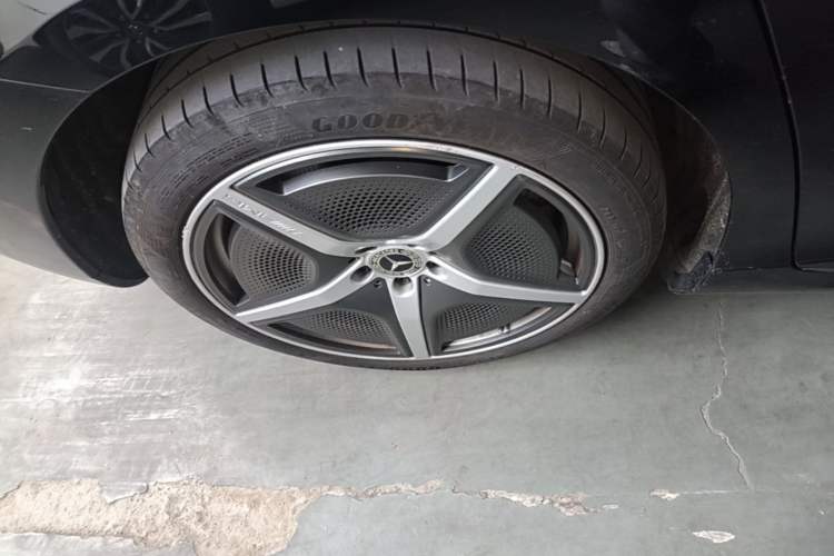 Used Mercedes-Benz EQE 2022 350 First Edition Special Version Right Rear Wheel Hub