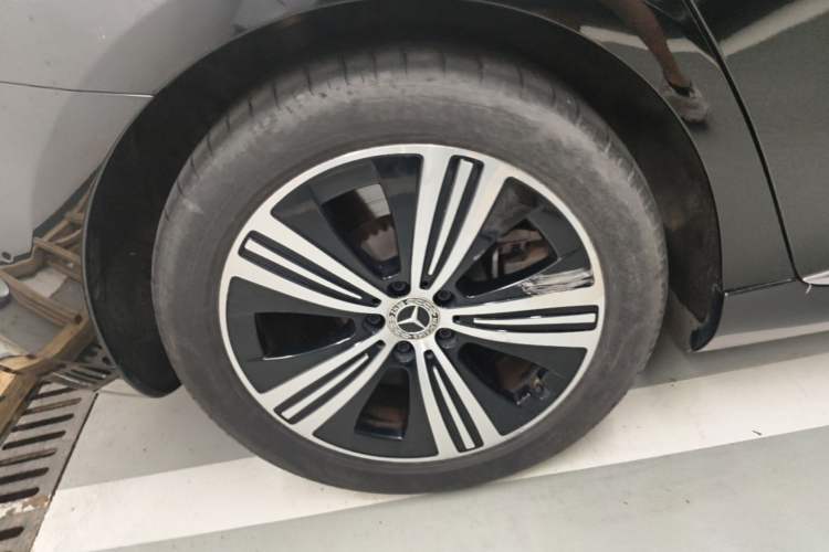 Used Mercedes-Benz EQE 2022 350 Luxury Edition Right Rear Wheel Hub