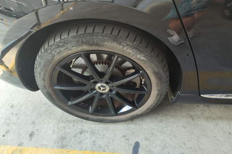 Used Mercedes-Benz EQE 2022 350 Luxury Edition Right Rear Wheel Hub