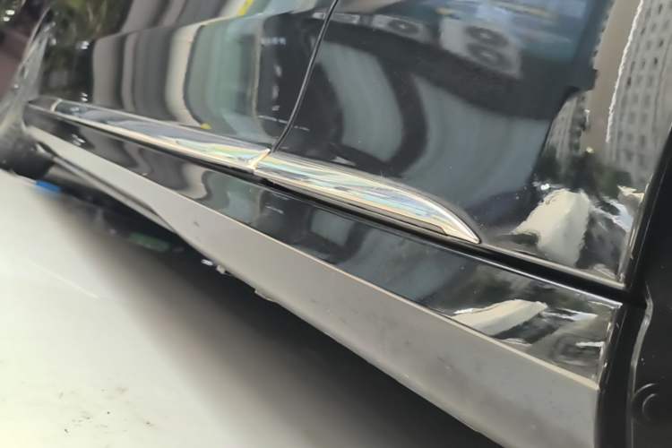 Used Mercedes-Benz EQE 2022 350 Pioneer Edition Right Side Sill