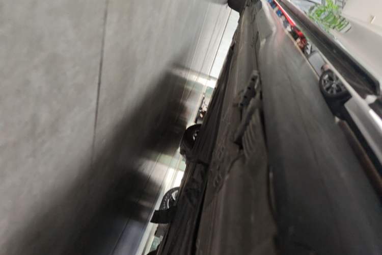 Used Mercedes-Benz EQE 2022 350 Pioneer Edition Right Side Sill