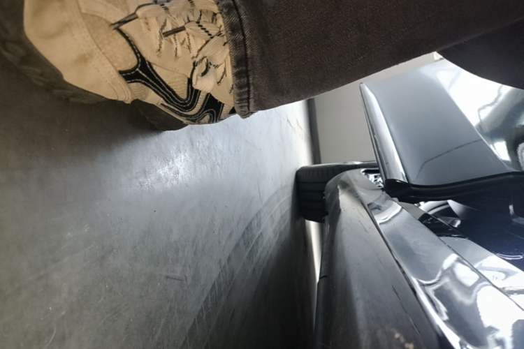 Used Mercedes-Benz EQE 2022 350 First Edition Special Version Right Side Sill