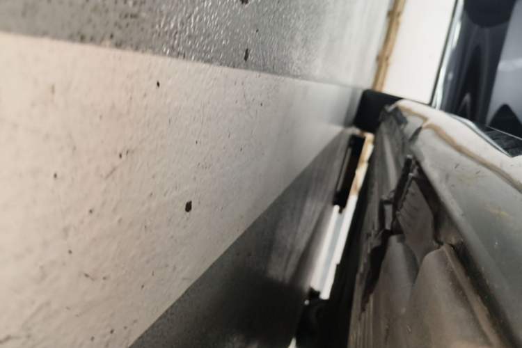 Used Mercedes-Benz EQE 2022 350 Luxury Edition Right Side Sill