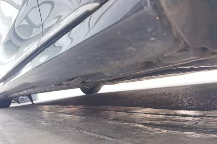 Used Mercedes-Benz EQE 2022 350 Luxury Edition Right Side Sill