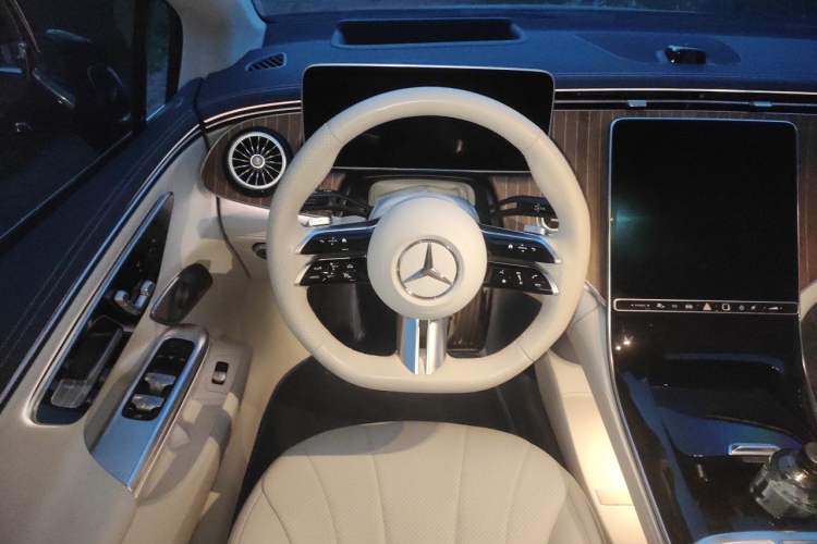 Used Mercedes-Benz EQE 2022 350 Luxury Edition Steering Wheel