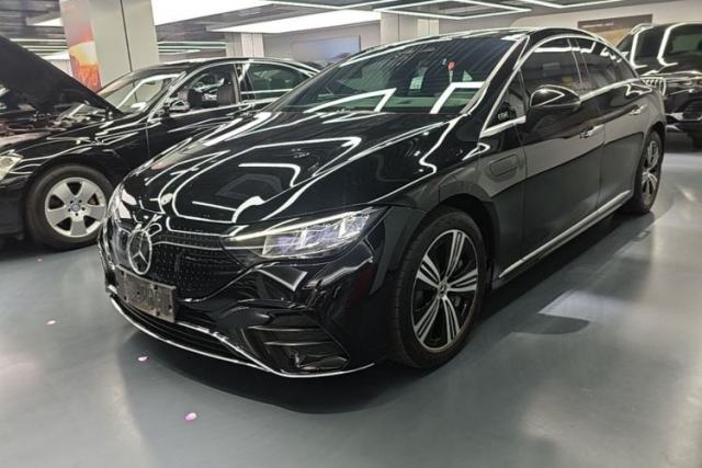 Ojetý Mercedes-Benz EQE 2022 350 Luxury Edition